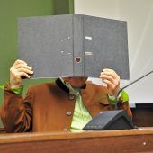 Messer-Attacke nach Streit um Trachtenhut