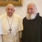 Anselm Grün trifft Papst Franziskus Nürnberg: Fußball-Fans greifen Bus an