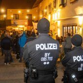 Bürgerversammlung mit Polizei und Einlasskontrollen