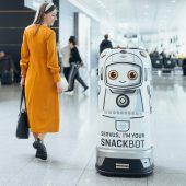Uni Passau: Polizei ermittelt wegen Chat Snack-Roboter am Flughafen