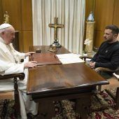 Papst verwirrt Politiker und Bischöfe