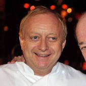 Betrüger sichten Todesanzeigen Suche nach dem Karpfen-Killer Freigang für Alfons Schuhbeck Sechs Verletzte bei Unfall auf der A94