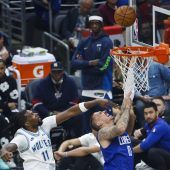 BASKETBALL EISHOCKEY SKISPRINGEN TENNIS