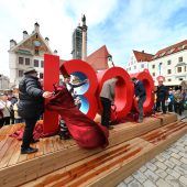 Neue Blätter für das Gedächtnisbuch 1300 Jahre Heiliger Korbinian in Freising Baum durch Scheibe: Mann schwer verletzt Verfolgungsjagd endet im Graben
