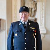 Der Feuerwehrler mit Fallschirm