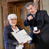 Die sympathisch bescheidene Kassiererin