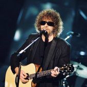 Jeff Lynne kündigt seinen Abschied an „Open Scene“  für Percy Adlon Bryan Adams spielt auch in München Kammerspiele suchen Mitwirkende