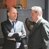 Putin-Freund Schröder lobt Scholz’ Taurus-Nein