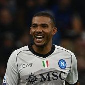Bonhof neuer Gladbach-Präsident Geld zurück wegen Messi Italien: Jesus widerspricht Acerbi Vier Profis von Velez in Gewahrsam Serbien-Coach nicht sauer auf Pavlovic