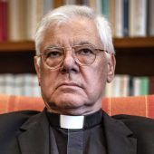 Reise nach Moskau? Vatikan dementiert Papst wirbt erneut für Verhandlungen Müller kritisiert Anti-AfD-Erklärung