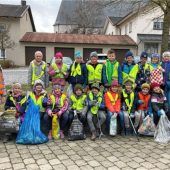 Grundschüler räumen auf