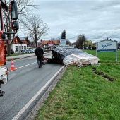 Ladung landet auf der Straße
