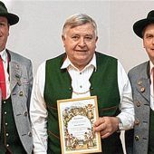 Ehrung für 60 Jahre beim Trachtenverein Almarausch