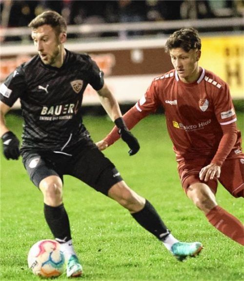 Albano Gashi, hier im Duell mit Leo Haas, hatte bei einigen Distanzschüssen Pech.Foto Michael Buchholz