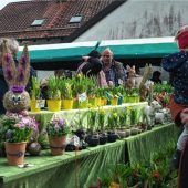 Jung und Alt freuen sich über Frühlingsfest