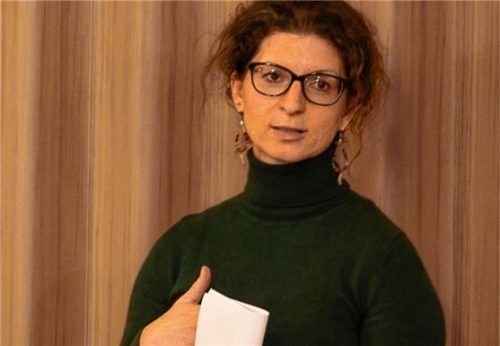 Allgäuer Wildkräuterführerin Sandra Bachmaier beim Vortrag. Foto gerstner