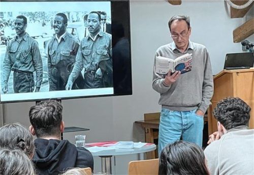 Alois Prinz liest im Rahmen eines Workshops aus „I have a dream – Das Leben des Martin Luther King“. Foto Füchtner