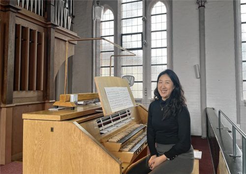 Als leidenschaftliche Klavier- und Orgelspielerin begeistert Seonghyang Kim (41) Menschen auf der ganzen Welt. Jetzt ist die Koreanerin die neue Kantorin des Evangelisch-Lutherischen Dekanats in Rosenheim. Foto Eisenreich