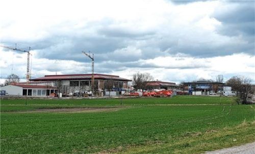 Am Burgfrieden 1 a/b nahe des Zosseder Brummicenters am Wasserburger Ortsrand ist ein Hotelneubau geplant. Foto mb
