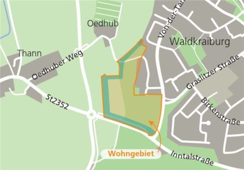 Am westlichen Stadtrand Waldkraiburgs ist das neue Baugebiet geplant. Im Westen bleibt ein durchgängiger Waldstreifen als Eingrünung, entlang der Staatsstraße ist ein Lärmschutzwall geplant. Klinger