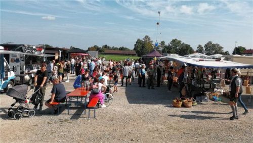 Am Wochenende herrscht auf dem Volksfestplatz wieder großes Markttreiben. Foto Nowotny
