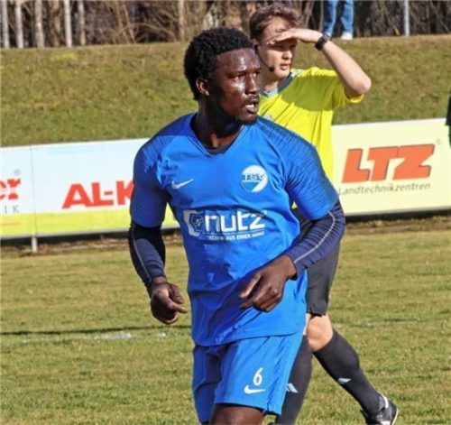 Ampfings Soungo Diakite fällt für die nächsten Spiele aus. Foto Michael Buchholz