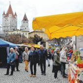 Markt in Haag lockt zahlreiche Besucher an