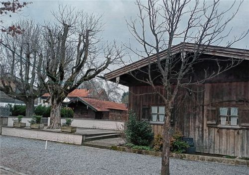 Anstelle des bisherigen Vereinsheims (rechts) entsteht ein größerer Neubau, mit dem noch in diesem Jahr begonnen werden soll.Foto Stache