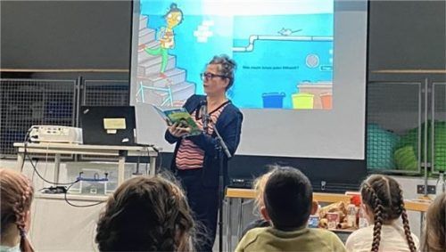 Aus Berlin reiste die Schriftstellerin Simone Veenstra an und las aus ihrem Kinderbuch vor. Foto Divko