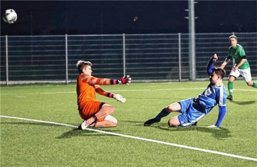 Bad Endorfs Leonit Vokrri lässt hier eine gute Möglichkeit liegen.Foto Christian Mühlhofer