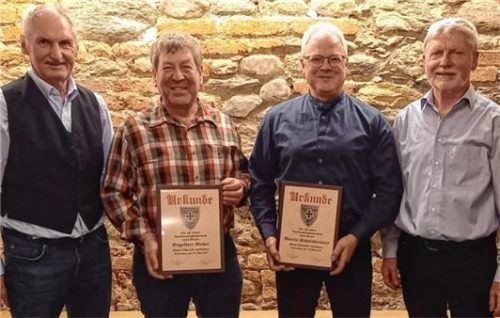 Bei der Jahresversammlung: (von links) Zweiter Vorsitzender Franz Plank, Engelbert Mayer, Martin Schausbreitner und Vorsitzender Franz Mußner.Foto auer
