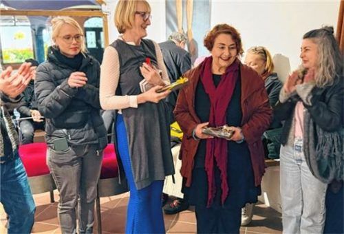 Bei der Vernissage: (von links) Künstlerin Josefine Pytlik, AK-68-Vorsitzende Katrin Meindl, Adidal Abou-Chamat und Bildhauerin Gülcan Turna.