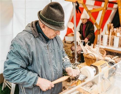 Beim Ostermarkt gibt es viel zu sehen, unter anderem Tiroler Handwerkskunst. Foto Nadine siber