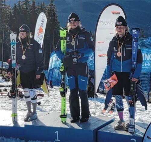 Bronze in der deutschen Jugendmeisterschaft der U18: Mathilda Rehe vom Skiclub Aising-Pang (rechts).Foto SCAP