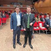 Gute Zahlen und leere Stühle