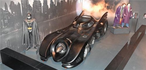Das „Batmobil“ aus dem Kinofilm von Tim Burton ist in Rosenheim eingetroffen.Foto Schlecker