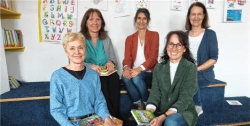 Das Büchereiteam freut sich über das große Leser-Klientel: (von links) Leiterin Petra Divko, ihre Stellvertreterin Anna Weigl sowie Sonja Kober, Tanja Mertes und Hildegard Höß.