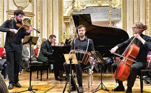 Das „Cuarteto SulTango“ im Neubeurer Schlossfestsaal.Foto janka