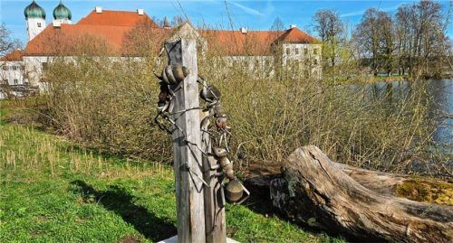 Das großes Krabbeln am Seeufer: hHölzerne Ameisen sind unterwegs. Foto  gärtner