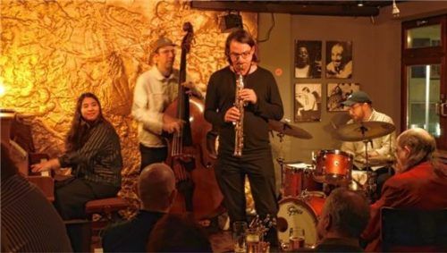 Das Quartett der aus der Mongolei stammenden Pianistin Shuteen Erdenebaatar brillierte mit weltumspannendem Jazz-Sound im „Le Pirate“.Foto friedrich