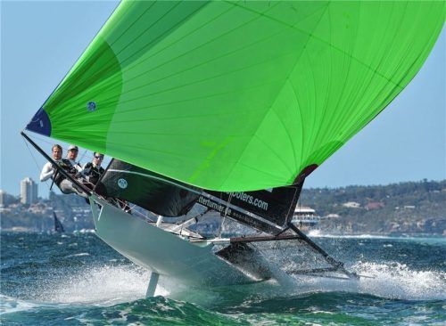 Das Team Black Knight Racing, bestehend aus Andy Martin, Tom Martin und Heinrich von Bayern (von links) will sich bei der 18ft Skiff-WM mit der Elite messen.Foto Christophe FAVREAU