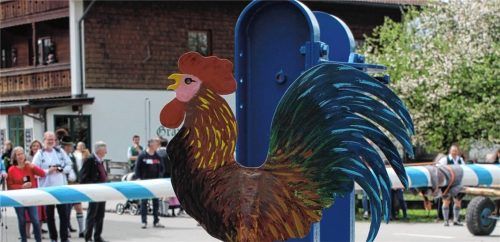 Das Wetterglück meinte es gut beim Maibaumaufstellen am 1. Mai. Foto Steffenhagen
