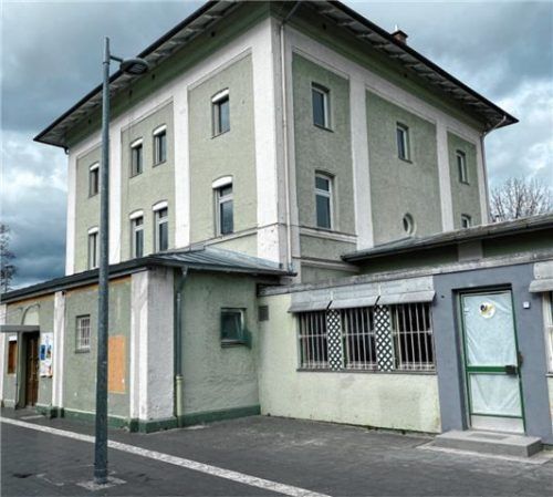 Der alte Bahnhof wird „aufgemöbelt“.