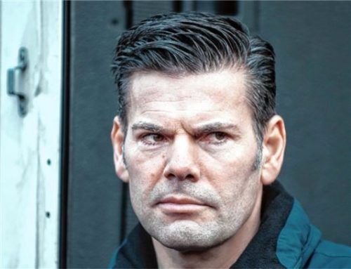 Der Auftritt von Kayvan Soufi-Siavash alias Ken Jebsen, sorgt im Vorfeld für Wirbel.Foto  Felix Zahn /dpa