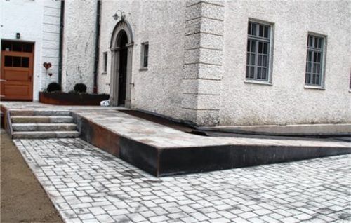 Der barrierefreie Zugang zum Kapitelsaal und zum Priesterhaus bereichert das Anwesen. Foto albersinger