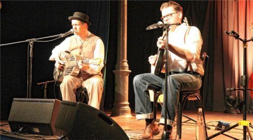 Der Blues von Black Patti lebt von Gesang, Mundharmonika und verschiedenen Zupfinstrumenten. Foto von ahn