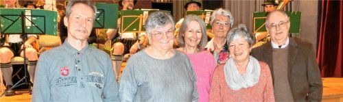 Der „Club der Alten“ unter neuer Leitung (von links): Wolfgang Zimmerrat, Annemarie Pscheidl, Steffi Pillatzki, Johanna Bricke, Margret Knirsch und Herbert Berger.Foto RE
