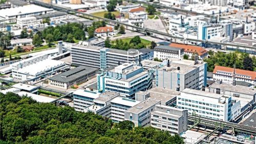 Der Siltronic-Standort in Burghausen: Hier werden seit mehr als 65 Jahren Wafer produziert. Foto  Siltronic AG
