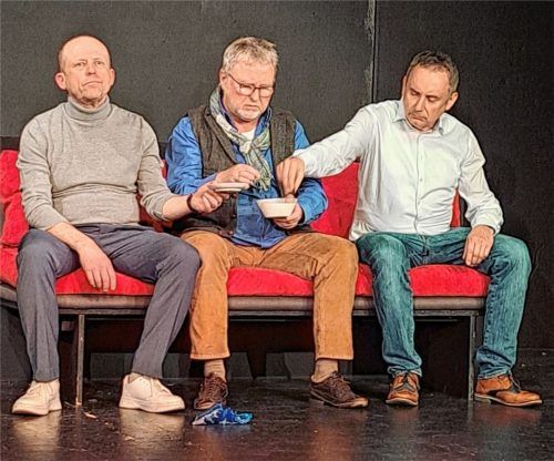 Der Streit um ein Kunstwerk erschüttert die Freundschaft von (von links) Klaus Schöberl als Serge, Herbert Prechtl als Yvan und Klaus Einsele als Marc.Foto prokop