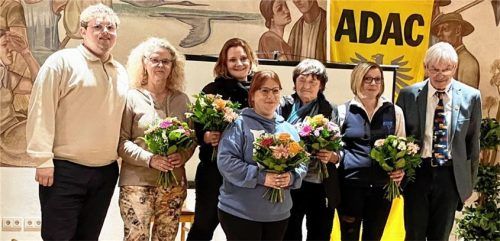 Der Vorstand mit den geehrten Damen (von links) Jannik Thielmann, Sabine Thielmann, Sigrid Hetz, Martina Scheck, Annemie Homeier, Monika Frerichs und Emil Mathe.Foto AMC